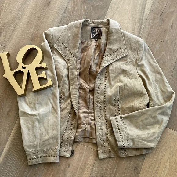 Double D Ranch Taupe Suede Jacket Whipstitch Studs - Picture 2 of 16